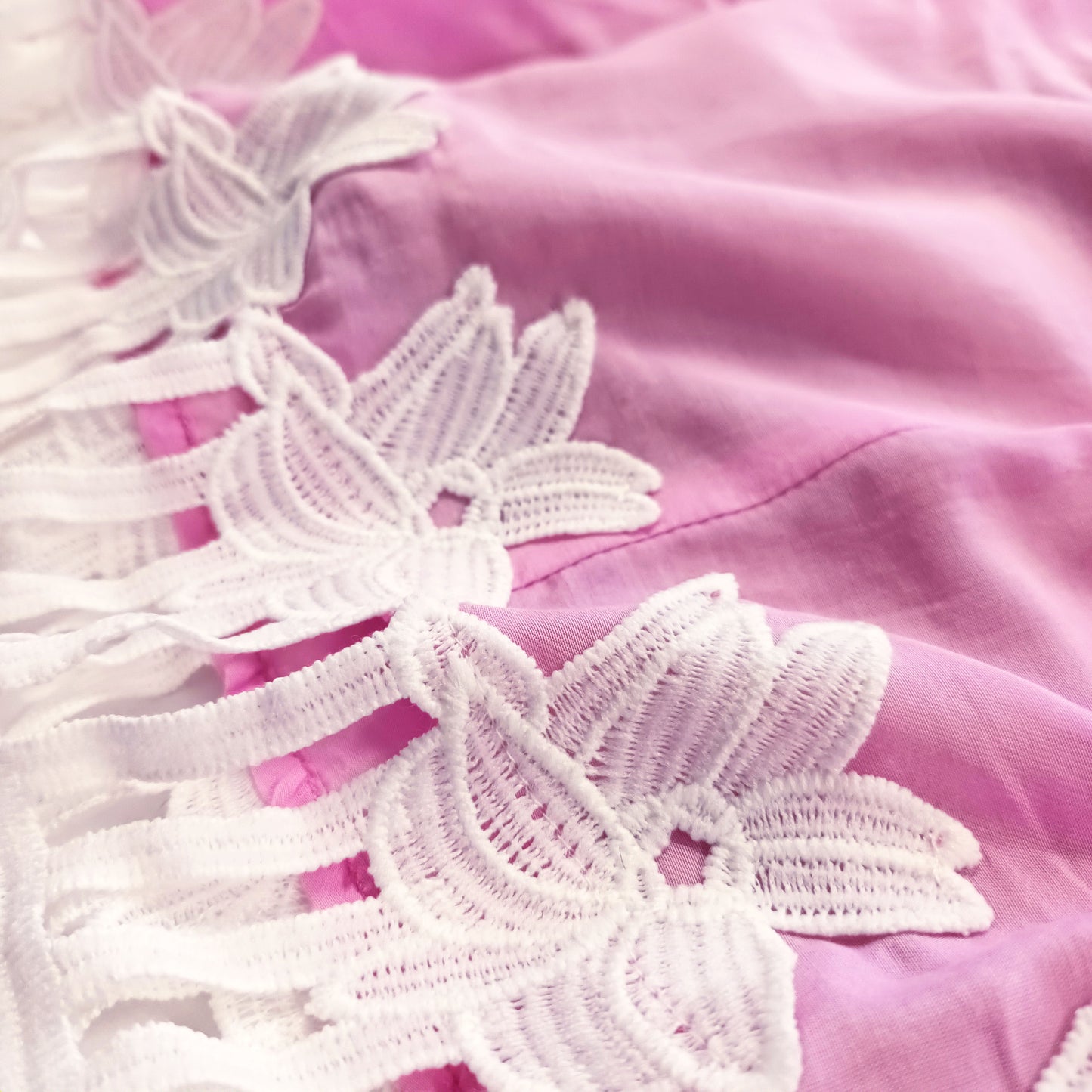 Candy color silk elastic waist lined skirt in bold white lace hem