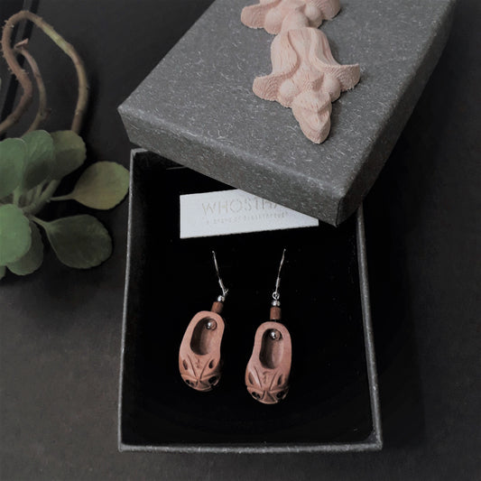 Peach wood crafted Chinese baby shoes 925 silver ear pins earrings