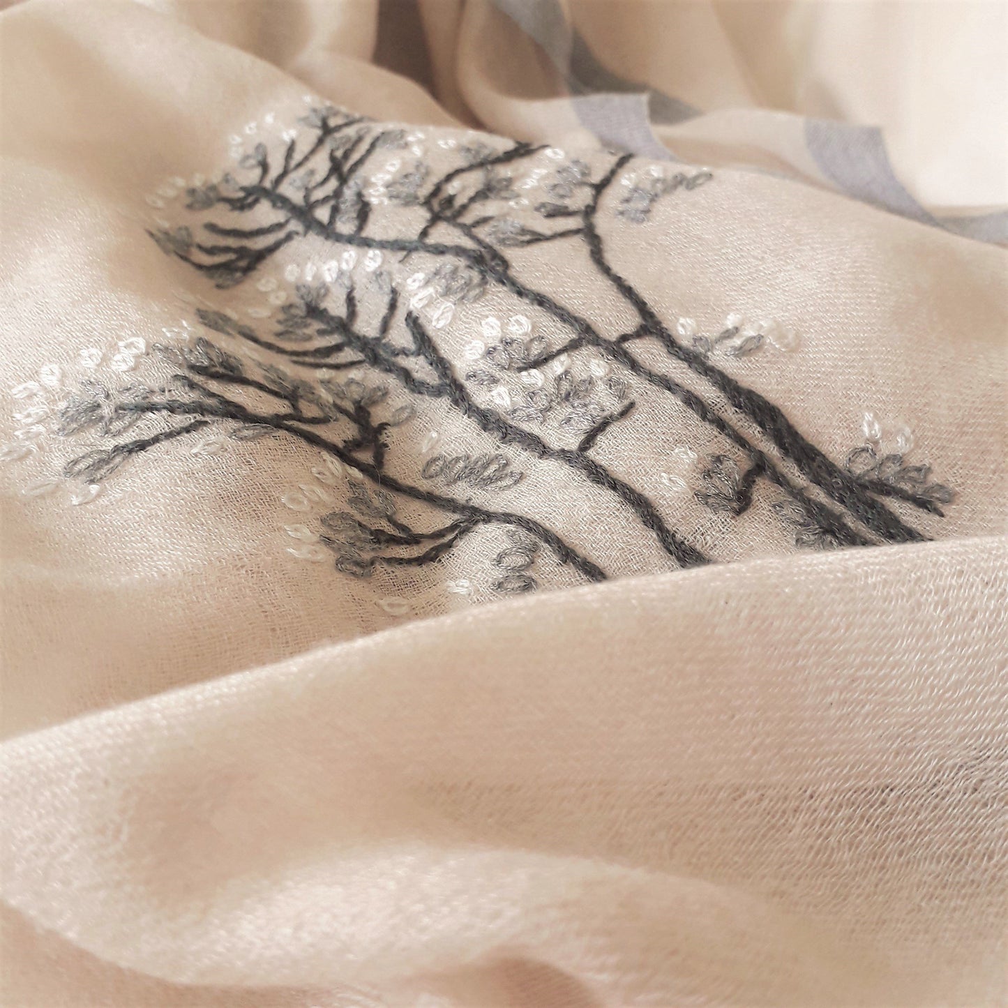 super fine pure-cashmere scarf in hand embroidery cat & tree pattern