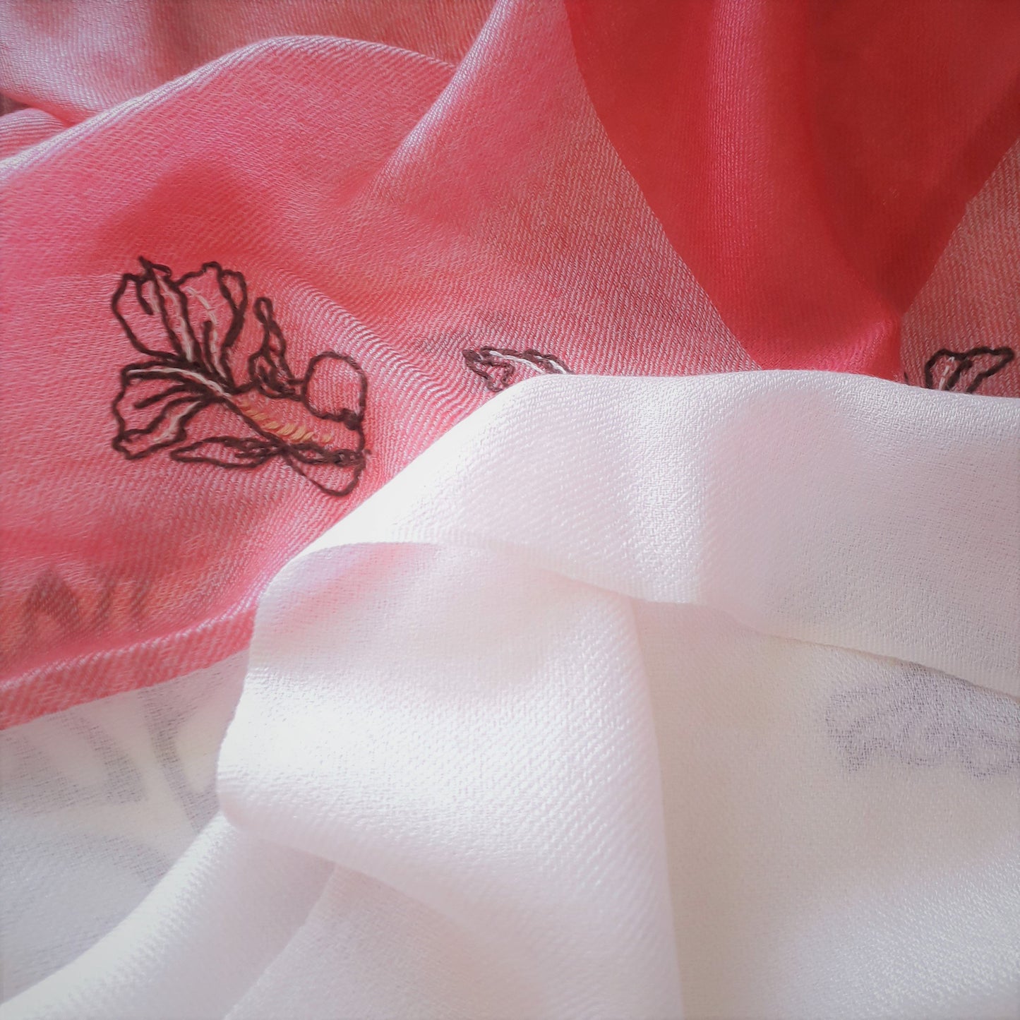 Super fine hand embroidery bubble eyes goldfish 300s pure cashmere big scarf