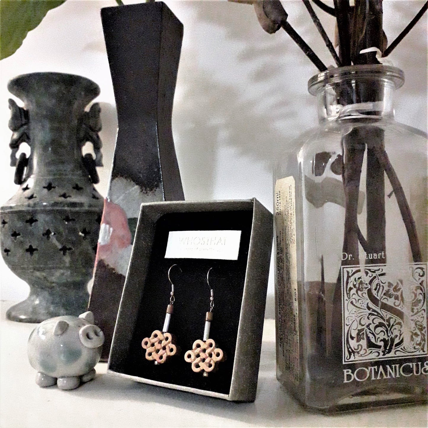 Scented peach wood Jubilation knot 925 silver platinum plated ear pins