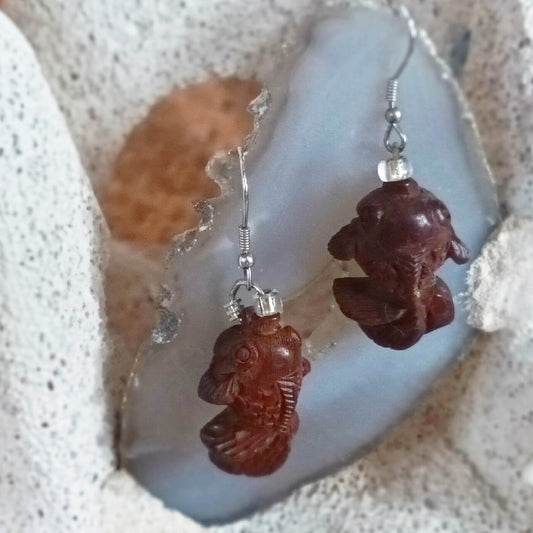 Scented red Sandalwood crafted smiling goldfish 925 silver platinum plated ear-pins