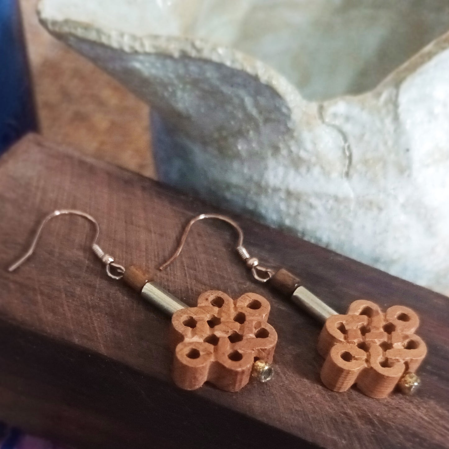 Scented peach wood Jubilation knot 925 silver platinum plated ear pins