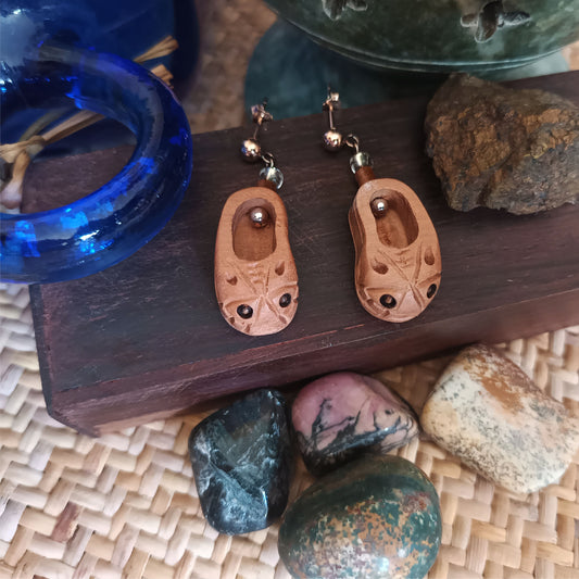 Scented peach wood crafted Chinese baby shoes 925 silver ear pins