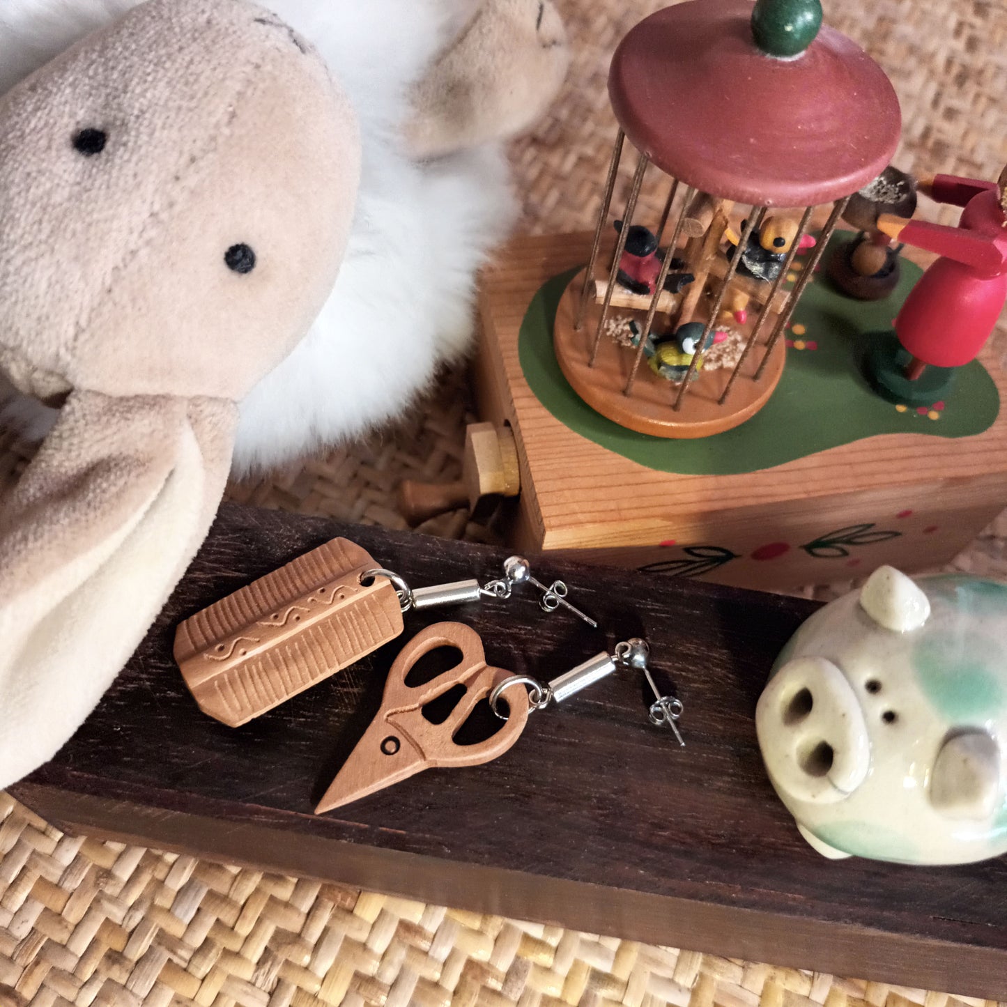 Scented peach wood crafted hair dressers' tools 925 silver rose gold plated earrings