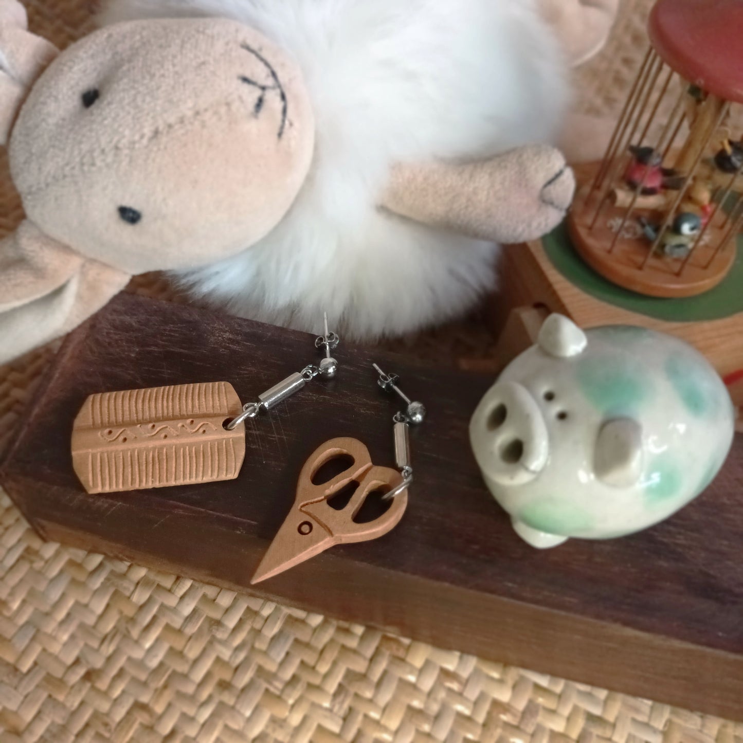 Scented peach wood crafted hair dressers' tools 925 silver rose gold plated earrings