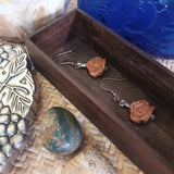 Pair of 925 silver ear wire drop earrings is aroma diffuser features a peach wooden oriental cloud motif decorated by tiny glass bead 