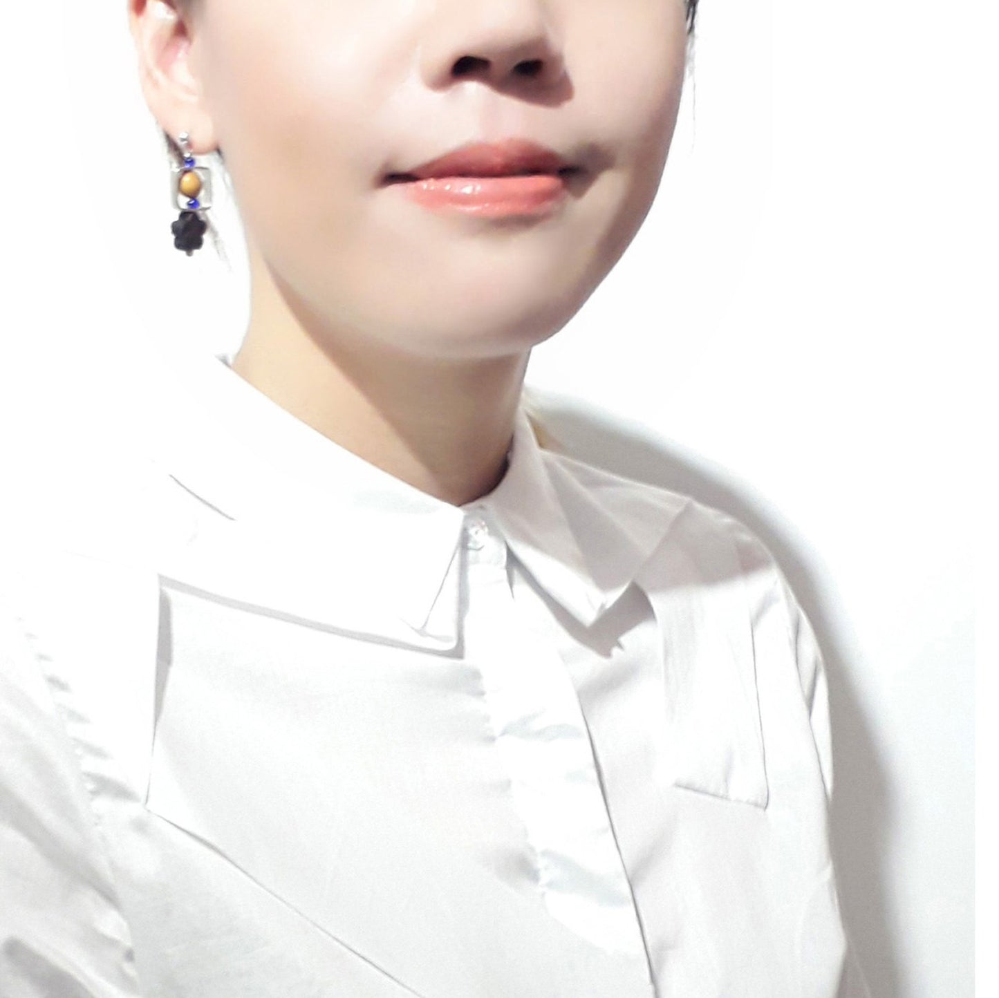 Scented black sandal wood blossom flower and square 925 silver frame ear pins