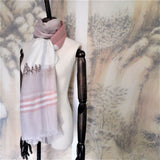 手工刺繡松樹林圖案超細 300 支純羊絨圍巾