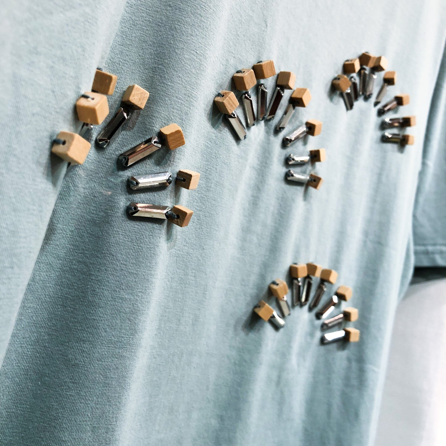 手工縫線綴飾直身剪裁女裝棉質 TEE